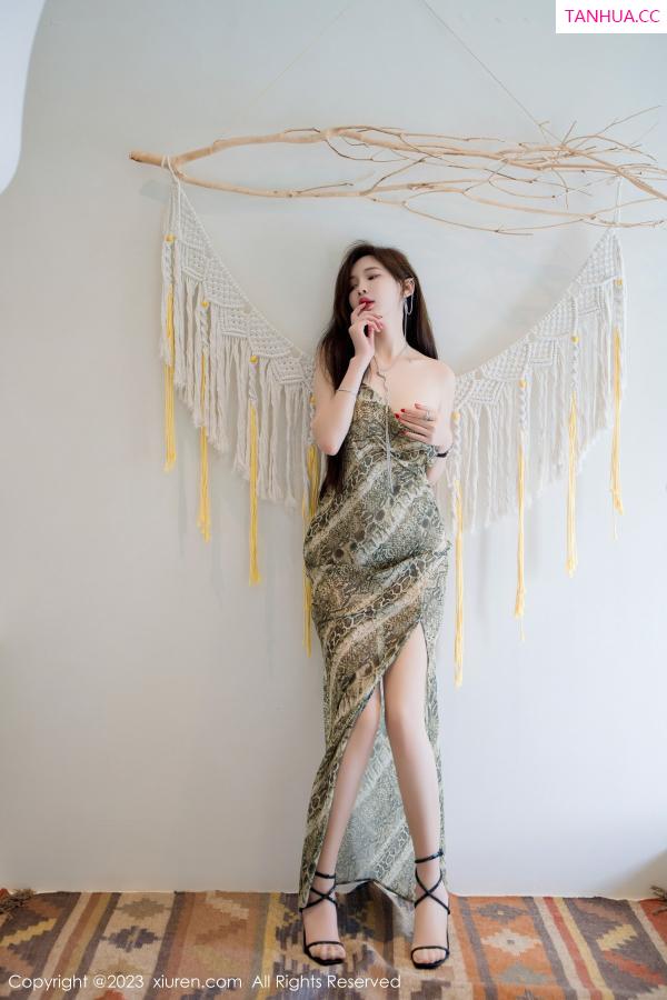 周妍希 奶瓶土肥圆 [XiuRen]高清写真图 2023.09.05 No.7339 Carol周妍希 长裙美臀第14张图片